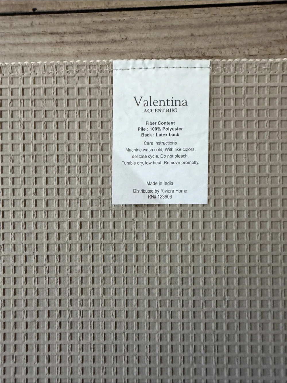 Valentina collection floral accent rug. 20”x34”. New with Tags